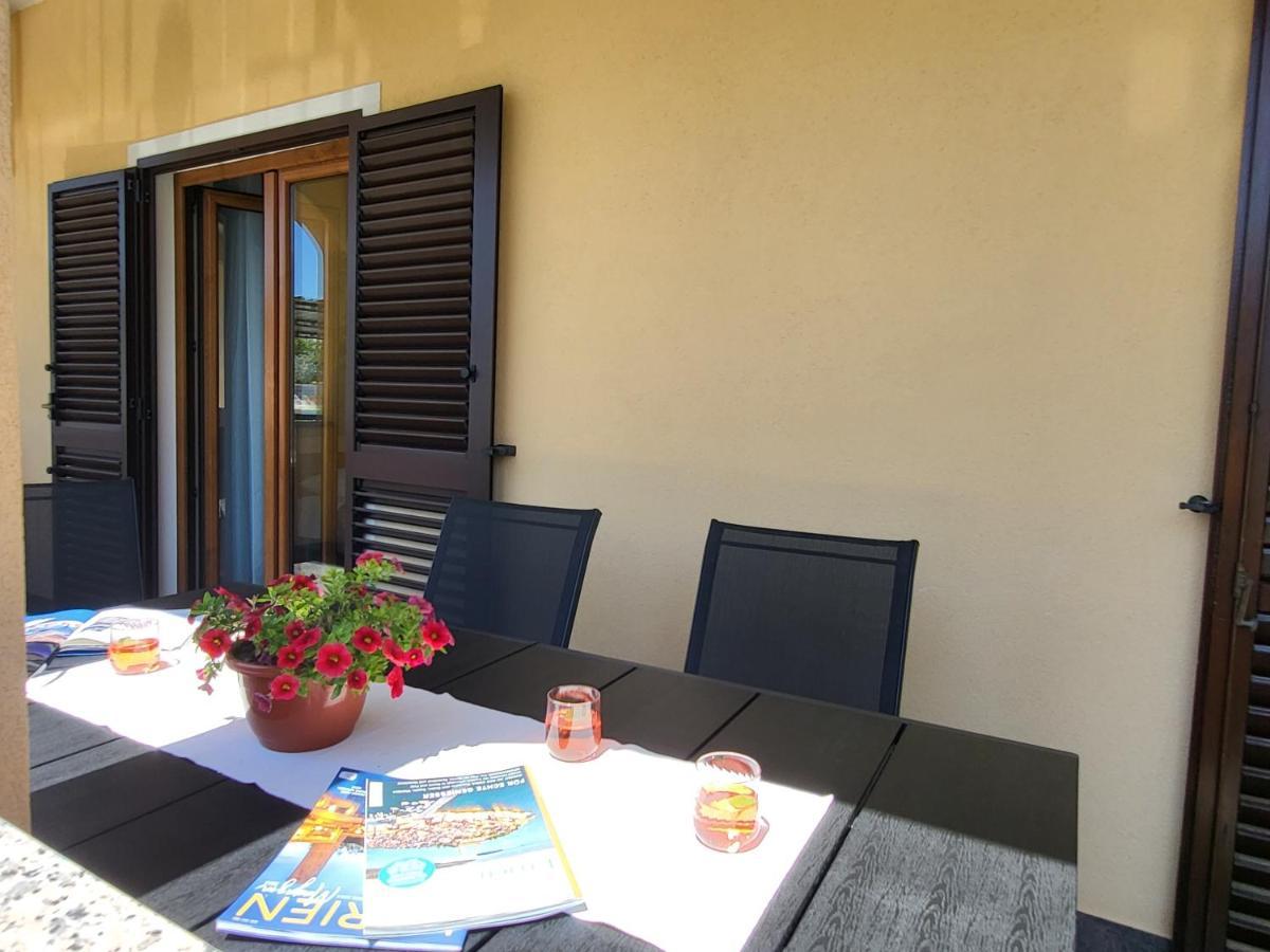Cozy Apartment Mandula Vrsar Kültér fotó